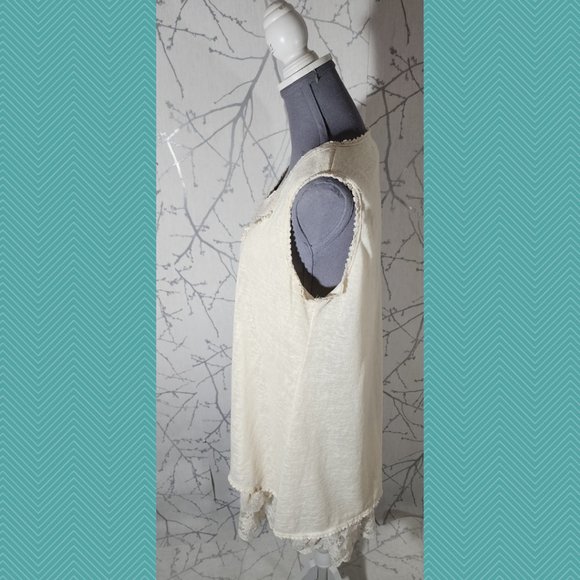 Anna Bella Heathered Ivory Tiered Peplum Lace Hem Dress - Picture 3 of 5